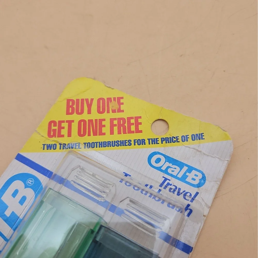 Vintage Oral B Travel Toothbrush 1985 NOS New Pack Of 2 Green Blue